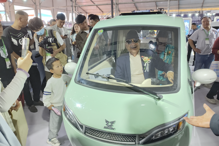 尼泊爾大使奧利點(diǎn)贊宗申車輛